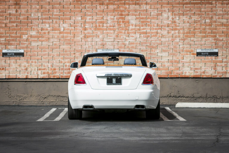 Rolls Royce Dawn white-11