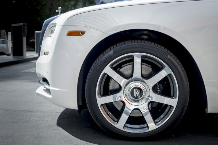 Rolls Royce Dawn white-15