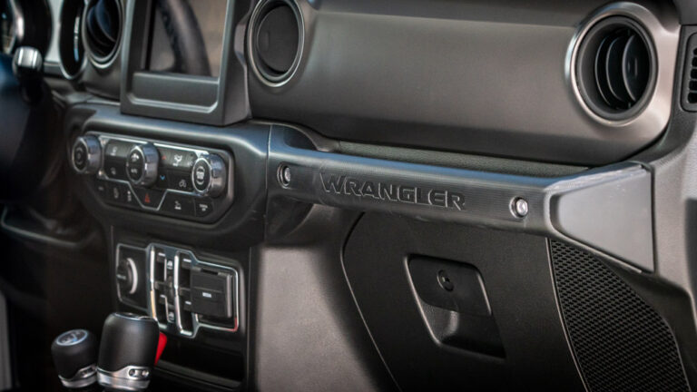 White 2022 JEEP SHAYNA-1