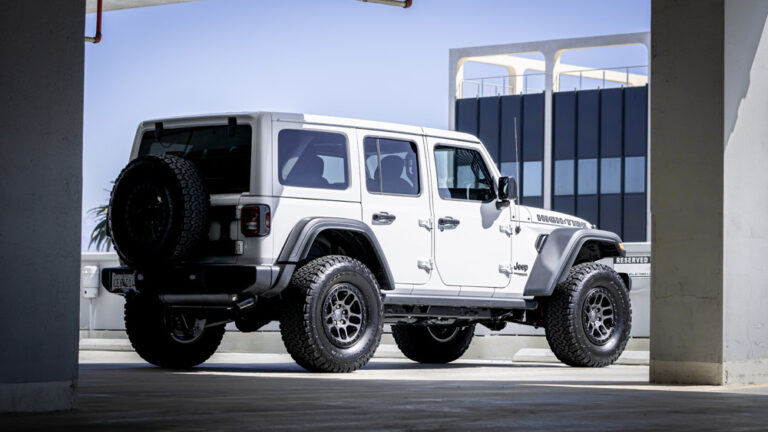 White 2022 JEEP SHAYNA-12