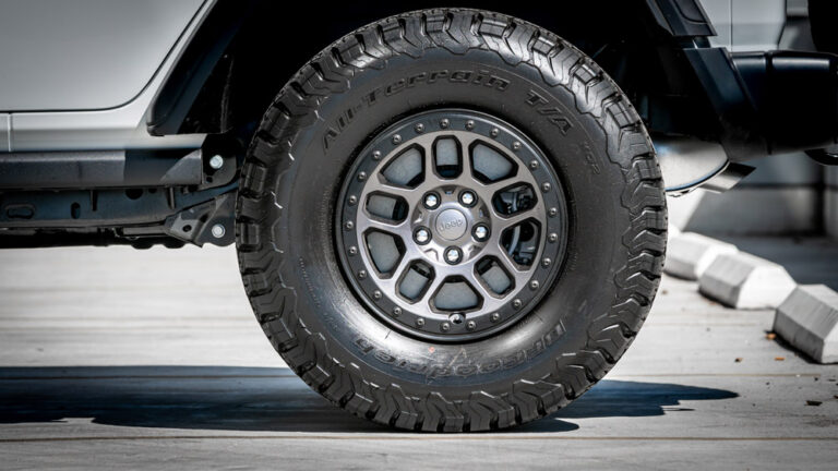 White 2022 JEEP SHAYNA-2