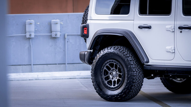 White 2022 JEEP SHAYNA-7