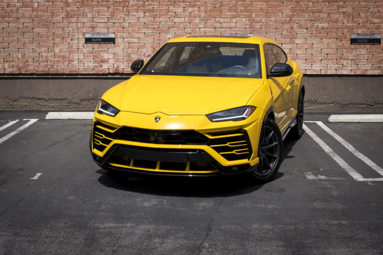 Yellow-Lamborghini-Urus-19