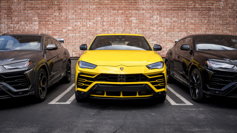 Yellow-Lamborghini-Urus-3