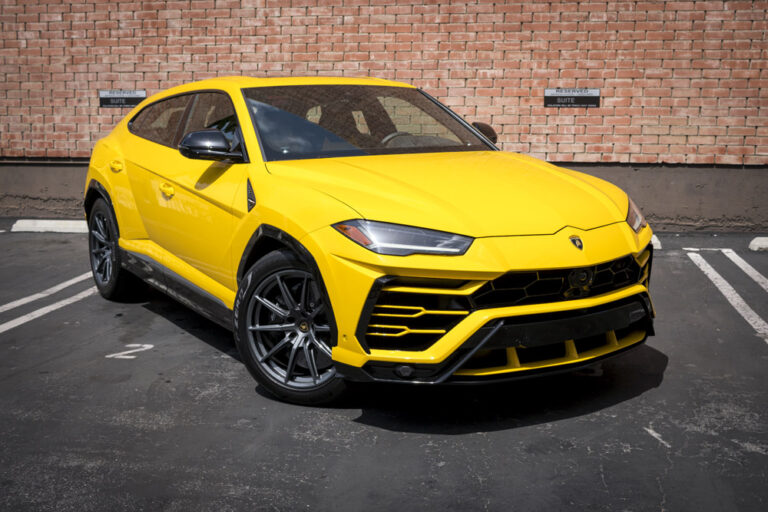 Yellow-Lamborghini-Urus-9