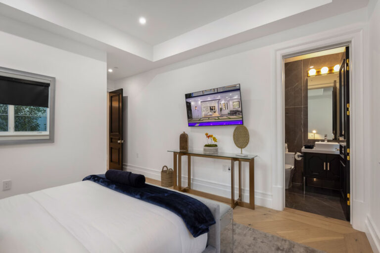 Gardner Modern - West Hollywood, 5 Bd + Office, 6 Ba, 5,506 SF, Modern, Pool-Hot Tub, Indoor-Outdoor Living, Theater-28