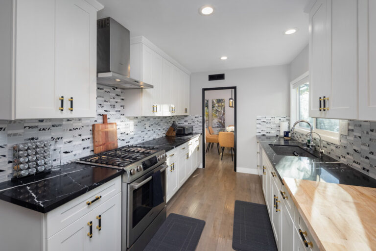 Hidden Valley Pl - Beverly Hills, 3 Bd, 4 Ba, Newly Renovated, Large Backyard, Private, Mini Basketball, Putting Green, Gym-Office, Canyon Views-11