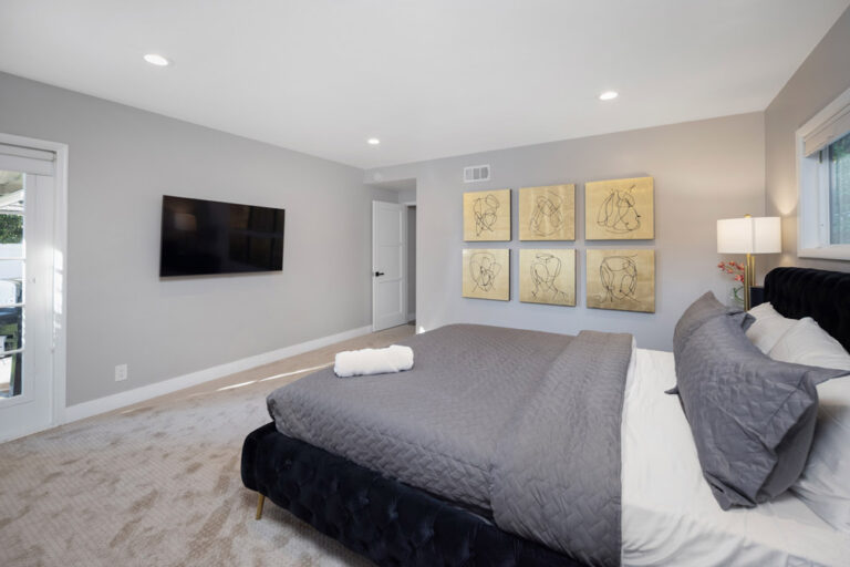 Hidden Valley Pl - Beverly Hills, 3 Bd, 4 Ba, Newly Renovated, Large Backyard, Private, Mini Basketball, Putting Green, Gym-Office, Canyon Views-15