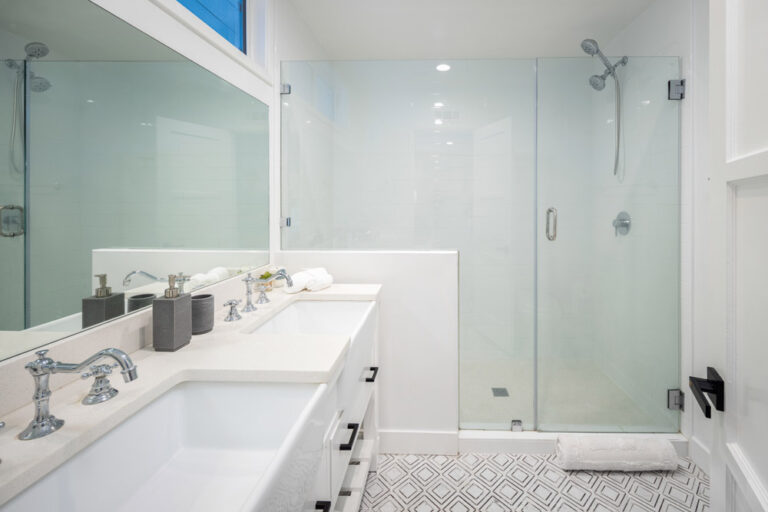 Hidden Valley Pl - Beverly Hills, 3 Bd, 4 Ba, Newly Renovated, Large Backyard, Private, Mini Basketball, Putting Green, Gym-Office, Canyon Views-16