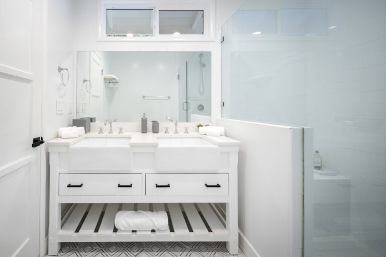 Hidden Valley Pl - Beverly Hills, 3 Bd, 4 Ba, Newly Renovated, Large Backyard, Private, Mini Basketball, Putting Green, Gym-Office, Canyon Views-17