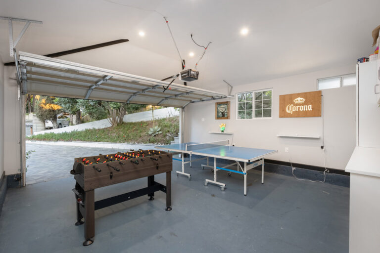 Hidden Valley Pl - Beverly Hills, 3 Bd, 4 Ba, Newly Renovated, Large Backyard, Private, Mini Basketball, Putting Green, Gym-Office, Canyon Views-18