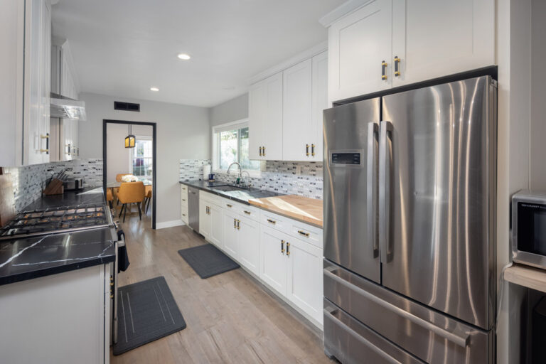 Hidden Valley Pl - Beverly Hills, 3 Bd, 4 Ba, Newly Renovated, Large Backyard, Private, Mini Basketball, Putting Green, Gym-Office, Canyon Views-23