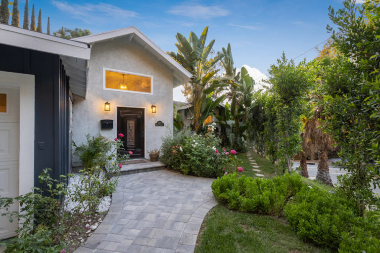 Hidden Valley Pl - Beverly Hills, 3 Bd, 4 Ba, Newly Renovated, Large Backyard, Private, Mini Basketball, Putting Green, Gym-Office, Canyon Views-34