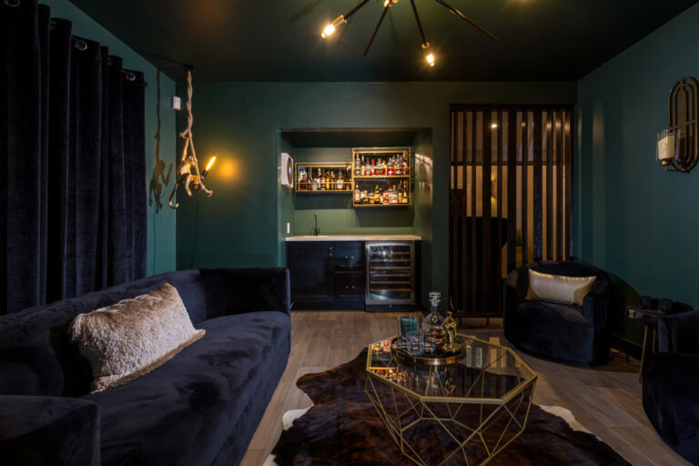 Hidden Valley Pl - Beverly Hills, 3 Bd, 4 Ba, Newly Renovated, Large Backyard, Private, Mini Basketball, Putting Green, Gym-Office, Canyon Views-9